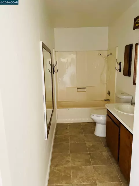 Bath - 1119 Warren Ave, Vallejo, CA 94591 photo 1 of 2