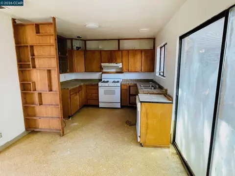 Kitchen - 1119 Warren Ave, Vallejo, CA 94591 photo 2 of 2