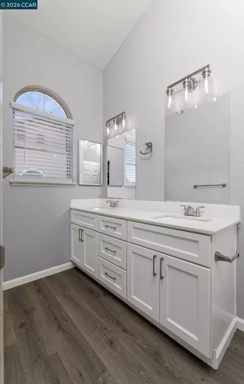 Bath - 1812 Johnson Dr, Antioch, CA 94509 photo 2 of 3