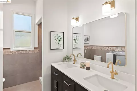 Bath - 873 Hillside Ave, Albany, CA 94706 photo 2 of 4