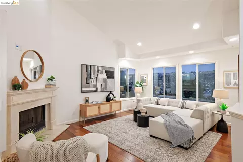 Living - 873 Hillside Ave, Albany, CA 94706 photo 2 of 3