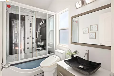 Bath - 873 Hillside Ave, Albany, CA 94706 photo 1 of 4