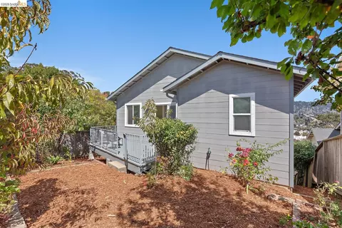 Exterior - 873 Hillside Ave, Albany, CA 94706 photo 5 of 8