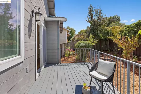 Exterior - 873 Hillside Ave, Albany, CA 94706 photo 7 of 8