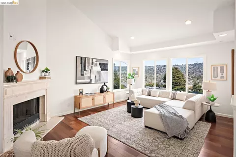 Living - 873 Hillside Ave, Albany, CA 94706 photo 1 of 3