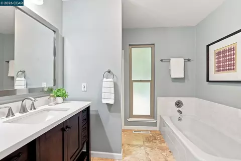 Bath - 859 Mountain View Dr, Lafayette, CA 94549 photo 1 of 3