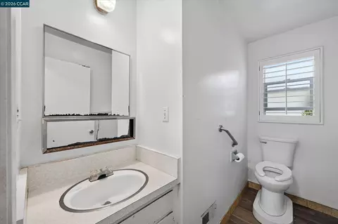 Bath - 1211 Blake St, Berkeley, CA 94702 photo 2 of 3