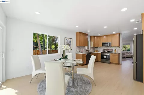Dining - 1913 W Middlefield Rd, Mountain View, CA 94043 photo 4 of 4