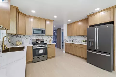 Kitchen - 1913 W Middlefield Rd, Mountain View, CA 94043 photo 4 of 4