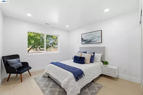 Bedroom - 1913 W Middlefield Rd, Mountain View, CA 94043 photo 3 of 6