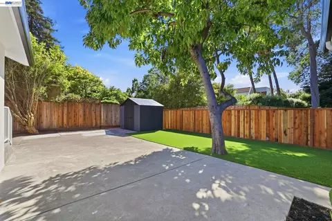 Exterior - 1913 W Middlefield Rd, Mountain View, CA 94043 photo 5 of 12