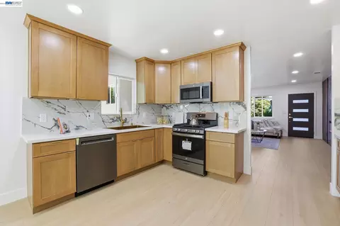 Kitchen - 1913 W Middlefield Rd, Mountain View, CA 94043 photo 3 of 4