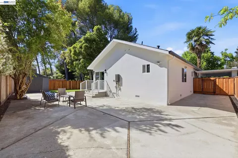 Exterior - 1913 W Middlefield Rd, Mountain View, CA 94043 photo 6 of 12