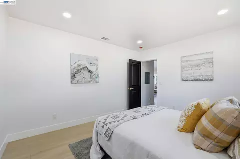 Bedroom - 1913 W Middlefield Rd, Mountain View, CA 94043 photo 5 of 6