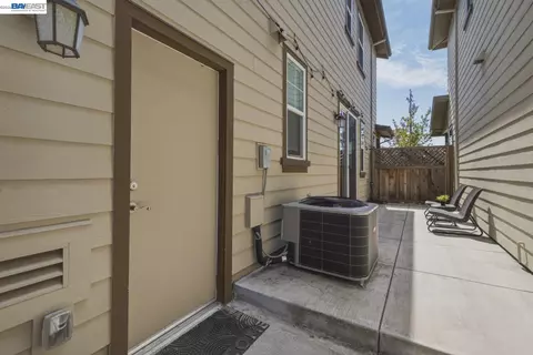 Exterior - 388 C St, Hayward, CA 94541 photo 4 of 8