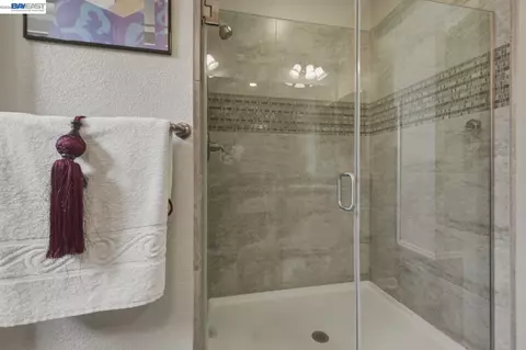 Bath - 388 C St, Hayward, CA 94541 photo 5 of 5