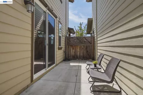 Exterior - 388 C St, Hayward, CA 94541 photo 5 of 8