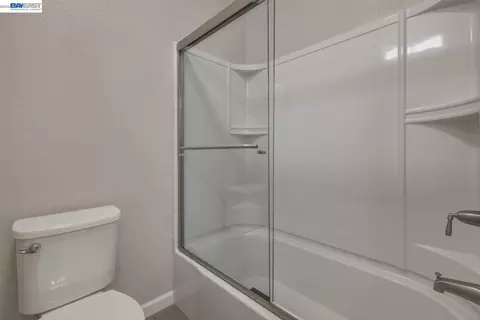 Bath - 388 C St, Hayward, CA 94541 photo 2 of 5