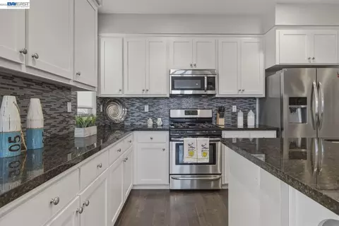 Kitchen - 388 C St, Hayward, CA 94541 photo 5 of 5