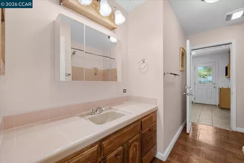 Bath - 4848 Venner Rd, Martinez, CA 94553 photo 3 of 4