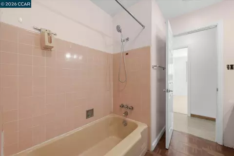 Bath - 4848 Venner Rd, Martinez, CA 94553 photo 4 of 4