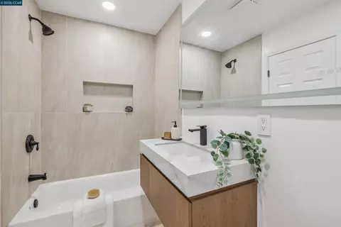 Bath - 39062 Mount Vernon Ave, Fremont, CA 94538 photo 2 of 2
