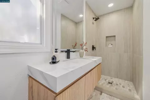 Bath - 39062 Mount Vernon Ave, Fremont, CA 94538 photo 1 of 2