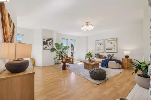 385 Jayne Ave #301, Oakland, CA 94610