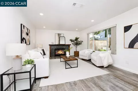 Living - 508 Ross Cir, Martinez, CA 94553 photo 2 of 6