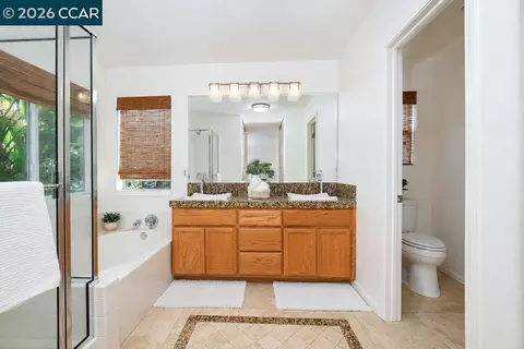 Bath - 508 Ross Cir, Martinez, CA 94553 photo 2 of 4
