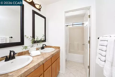 Bath - 508 Ross Cir, Martinez, CA 94553 photo 4 of 4
