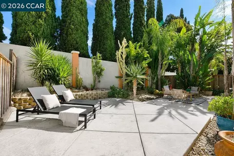 Exterior - 508 Ross Cir, Martinez, CA 94553 photo 5 of 7