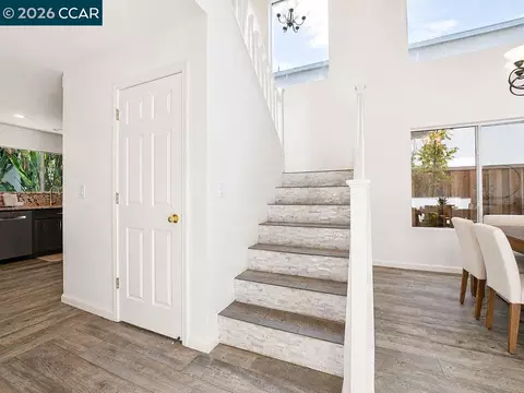 Entry Way - 508 Ross Cir, Martinez, CA 94553 photo 2 of 4