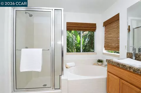 Bath - 508 Ross Cir, Martinez, CA 94553 photo 3 of 4