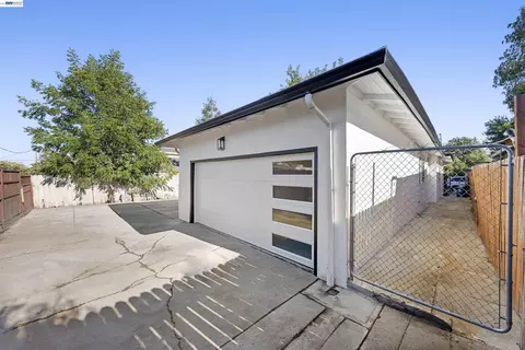 Exterior - 80 Clement Ave, Bay Point, CA 94565 photo 2 of 12