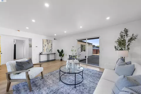 Living - 80 Clement Ave, Bay Point, CA 94565 photo 4 of 5