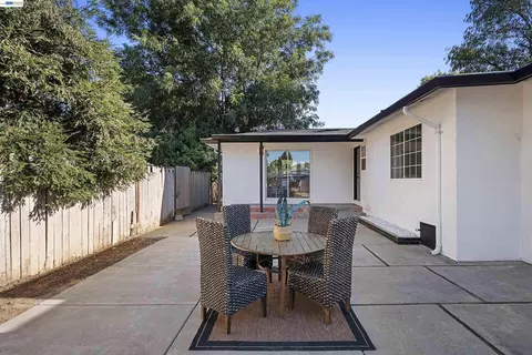 Exterior - 80 Clement Ave, Bay Point, CA 94565 photo 6 of 12