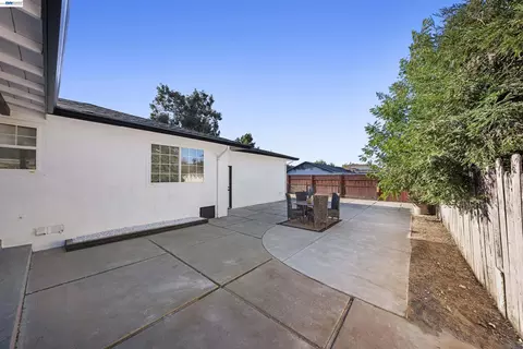 Exterior - 80 Clement Ave, Bay Point, CA 94565 photo 7 of 12