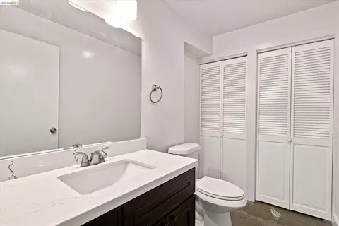 Bath - 1451 13th St #1, Oakland, CA 94607 photo 1 of 3