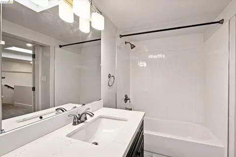 Bath - 1451 13th St #1, Oakland, CA 94607 photo 3 of 3
