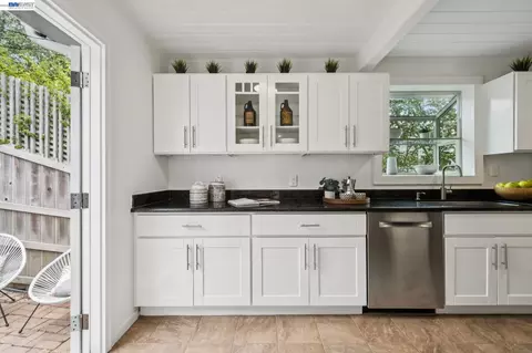Kitchen - 267 Cambridge Ave, Kensington, CA 94708 photo 4 of 5