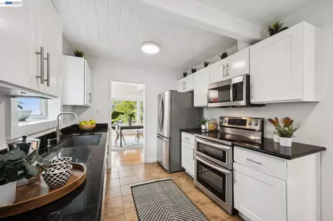 Kitchen - 267 Cambridge Ave, Kensington, CA 94708 photo 2 of 5