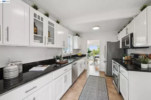 Kitchen - 267 Cambridge Ave, Kensington, CA 94708 photo 3 of 5
