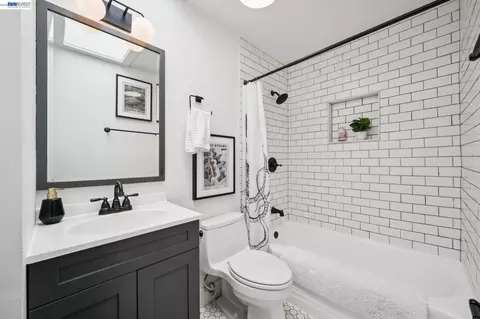Bath - 267 Cambridge Ave, Kensington, CA 94708 photo 3 of 3