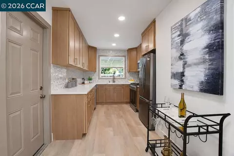 Entry Way - 1024 Mariposa St, Vallejo, CA 94590 photo 1 of 1