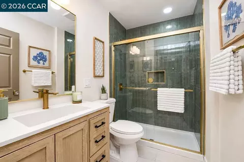 Bath - 1024 Mariposa St, Vallejo, CA 94590 photo 2 of 2