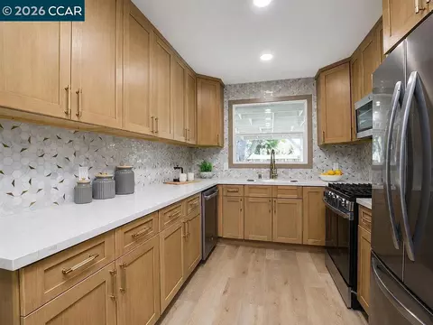 Kitchen - 1024 Mariposa St, Vallejo, CA 94590 photo 1 of 3