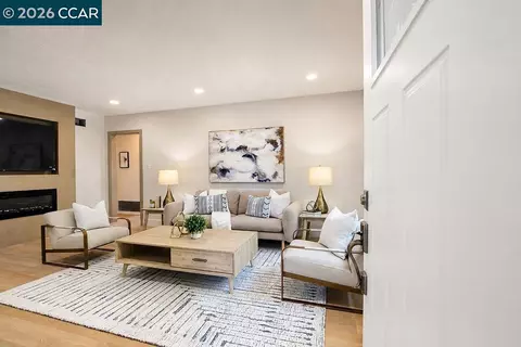 Living - 1024 Mariposa St, Vallejo, CA 94590 photo 1 of 4