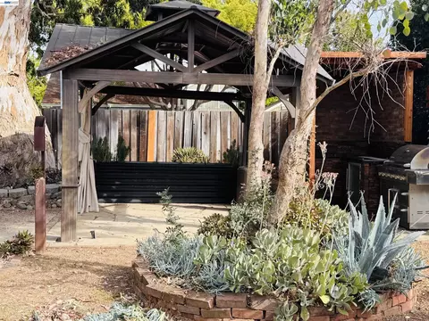 Exterior - 1580 Placer Dr, Concord, CA 94521 photo 4 of 4