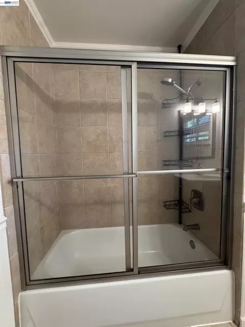 Bath - 1580 Placer Dr, Concord, CA 94521 photo 1 of 2